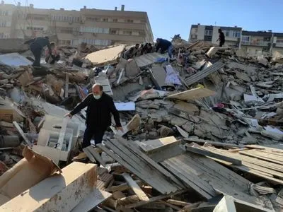 Кількість загиблих під час землетрусу на заході Туреччині зросла до 42