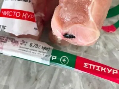 Супермаркети перевірили курятину після інциденту з одним із виробників