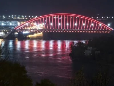 Кличко показал, как еще осветили Подольско-Воскресенский мост