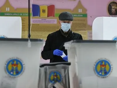 Президентські вибори у Молдові: офіційно призначено другий тур, Санду - лідирує