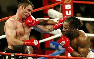Бій Кличка із Льюїсом увійшов до числа “найбільш кровавих” в історії боксу