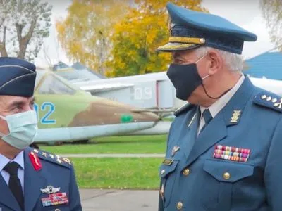 Эксплуатация Bayraktar TB2 и обмен опытом: командующие ВВС Украины и Турции провели переговоры