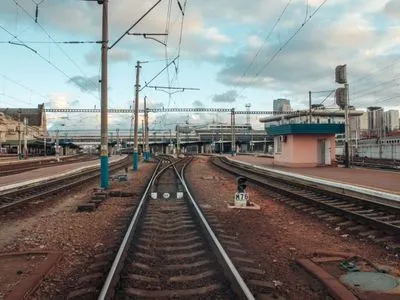 На Львівщині чоловік на залізничному вокзалі хотів вчинити самогубство