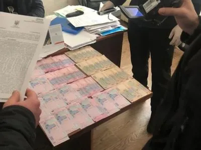 В Луганской области на взятке задержали заместителя председателя ОТГ