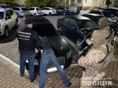 В Киевской области на предпринимателя совершили разбой и требовали 2 миллиона долларов