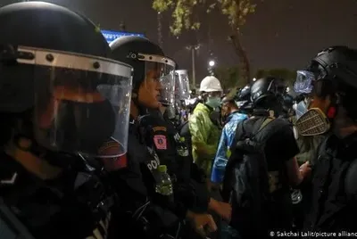 У Таїланді поліція за допомогою водометів розігнала протестувальників