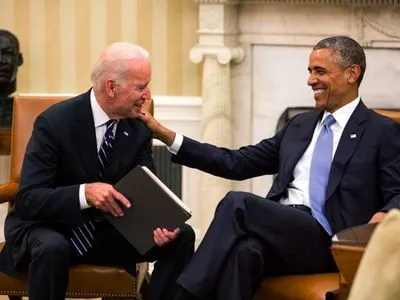 Обама зворушливо привітав Байдена із перемогою