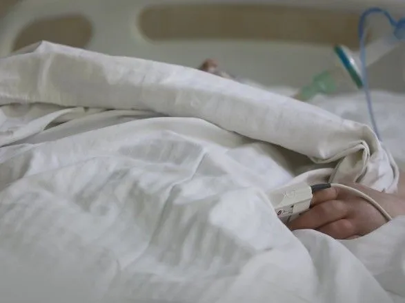 МОЗ: ліжка під COVID-19 у лікарнях уже восьми областей заповнені на понад 70%