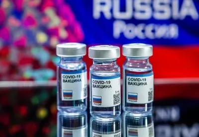 У РФ медики інфікувались коронавірусом після щеплення російською вакциною