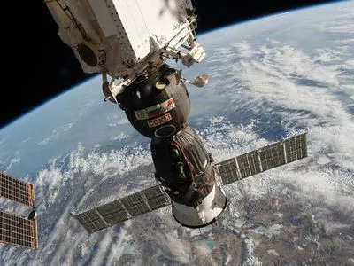Перші космічні туристи підписали контракти на політ на МКС на кораблі Маска