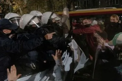 Полиция Варшавы применила оружие во время столкновений с националистами