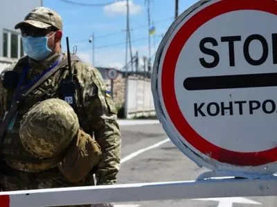 Ситуація з КПВВ на Донбасі: пропуск осіб здійснюється лише у "Станиці Луганській"