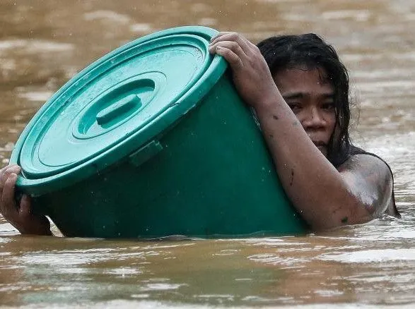 Разрушительный тайфун обрушился на Филиппины