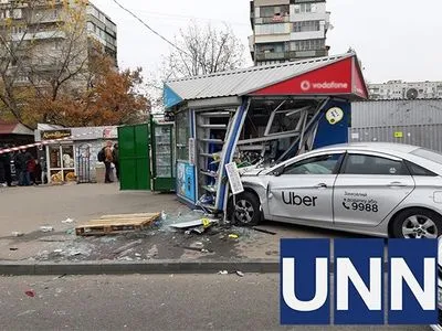 Смертельна ДТП з таксі у Києві: водія авто, яке влетіло у зупинку, затримано