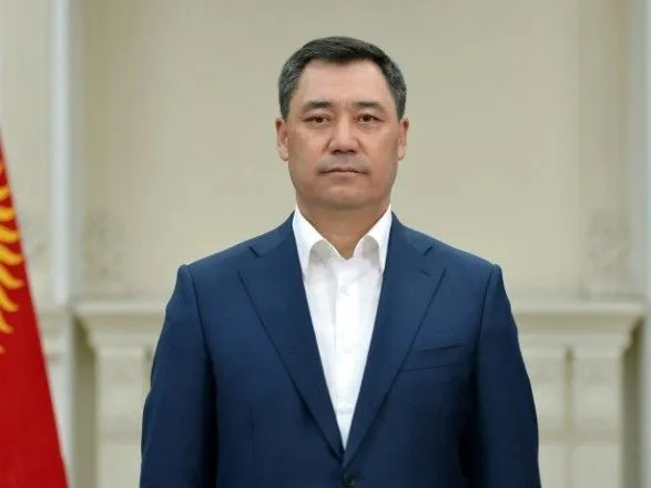 В Кыргызстане исполняющий обязанности президента сложил полномочия