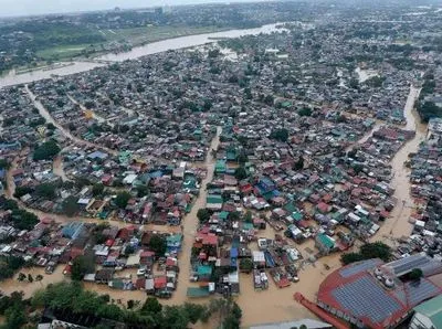Через потужний тайфун В’єтнам евакуює близько півмільйона людей