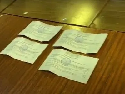 В Киевской области на четырех участках выявили поддельные избирательные бюллетени
