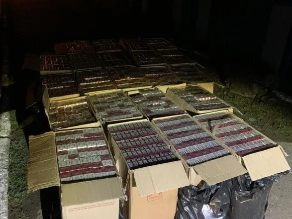 На границе с Румынией и Молдовой изъяли более 15 тыс. пачек сигарет