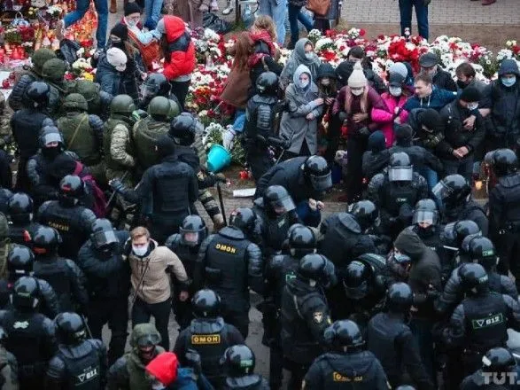 В Беларуси во время протестов задержали более 930 человек