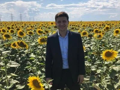 Зеленский поделился своим фото в подсолнухах в поздравлении аграриев