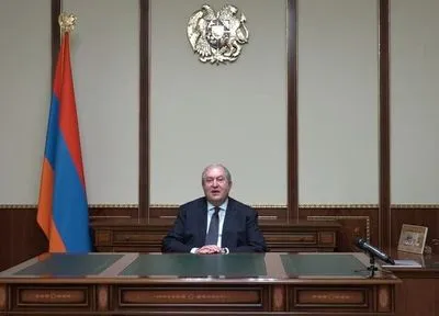 Президент Вірменії закликав уряд Пашиняна піти у відставку