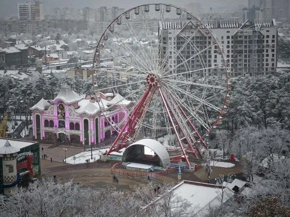 Перший сніг в Україні: у мережі з'явились фото та відео засніжених міст