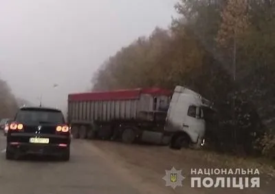 В Винницкой области столкнулись грузовик и легковушка: один человек погиб, четверо - травмированы