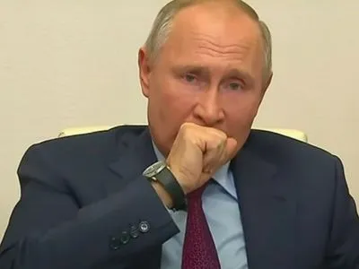 Путин полминуты кашлял на совещании по коронавирусу