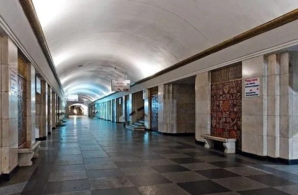 В Киеве на станции метро "Крещатик" ищут взрывчатку