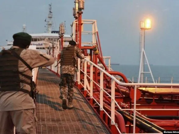 Иран заявил о задержании танкера под флагом Панамы по подозрению в контрабанде нефти