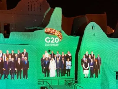На саміті G20 домовилися про заморожування боргів найбіднішим країнам