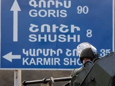 Ситуация в Карабахе: от взрыва мины погиб как минимум один человек, среди раненых российский миротворец