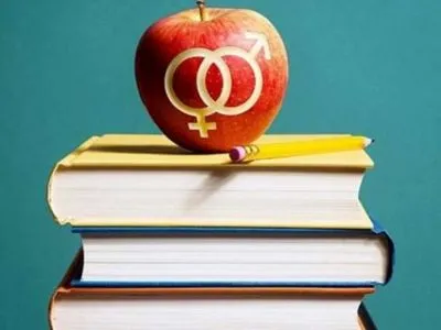 В Украине родители и учителя не довольны состоянием сексуального образования в школах - опрос