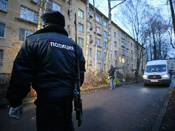 Захоплення заручників у Петербурзі: чоловік, який захопив дітей здався поліції, деталі