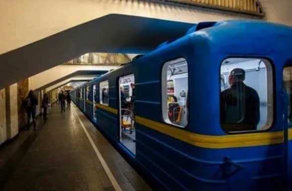 Станцію метро "Хрещатик" зачинили через загрозу вибуху