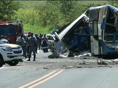 В Бразилии произошло масштабное ДТП с автобусом - по меньшей мере 41 человек погиб