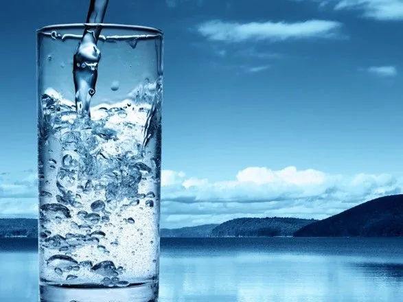 У ЦГЗ пояснили користь від регулярного споживання простої води