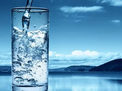 В ЦОЗ объяснили пользу от регулярного потребления простой воды