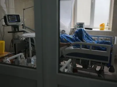 Шмигаль: у деяких облцентрах для COVID-хворих фактично закінчилися ліжка в лікарнях