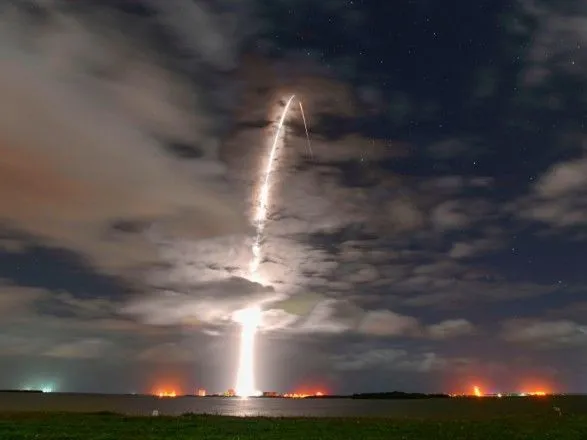Ракета SpaceX всьоме вивела на орбіту 60 супутників Starlink