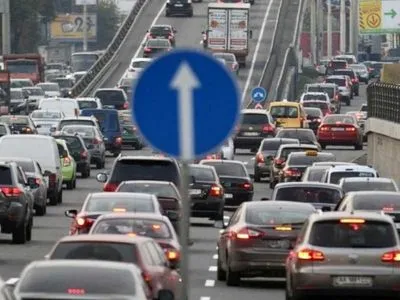 Киев утром сковали пробки: где возникла "тянучка"