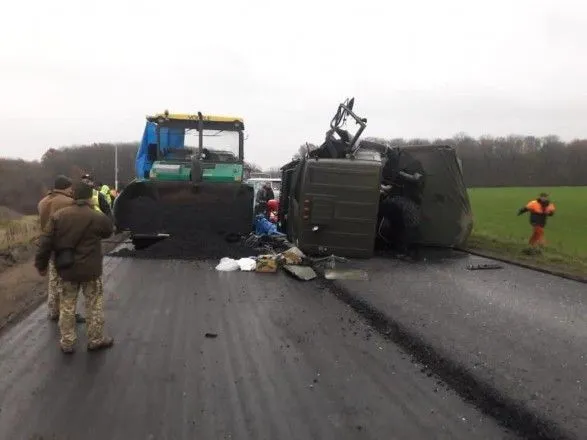 В Кировоградской области военный грузовик сбил дорожных рабочих: двое погибших и один пострадавший