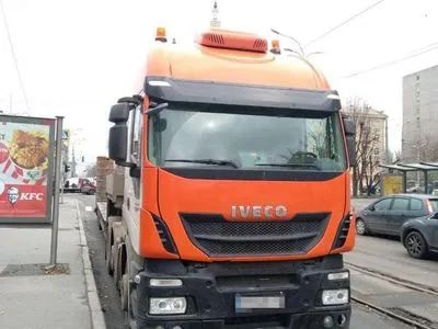 В Харькове грузовик на пешеходном переходе насмерть сбил женщину