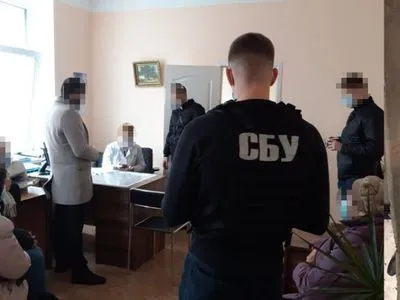 У Києві двоє медиків "погоріли" на вимаганні хабаря за присвоєння групи інвалідності