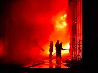 ​​У Харкові горить торгцентр "Барабашово" - задіяно близько 100 пожежників