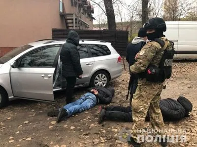 В Киевской области задержали иностранцев за поджог автомобиля ресторатора