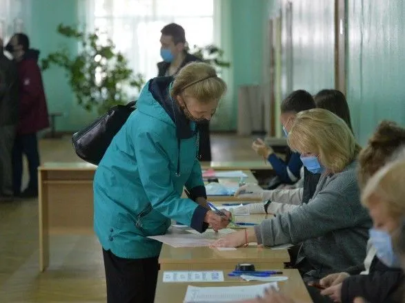 Явка избирателей в Черновцах на 16 часов составила 17,54% - ОПОРА