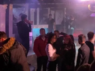 Полицейский рейд во Львове: ночной клуб закрыли за нарушение "карантина выходного дня"