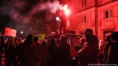 У Польщі знову протестували проти заборони абортів: поліція спробувала завадити