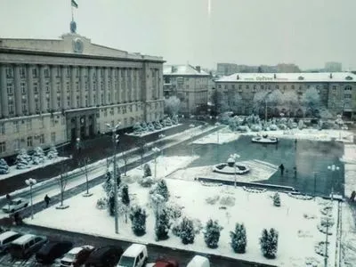 Перший день зими: низку областей України накрило снігом